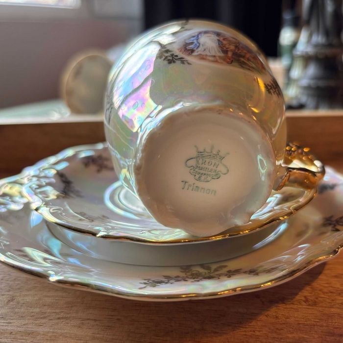 Порцелан - чаши и каничка Крон