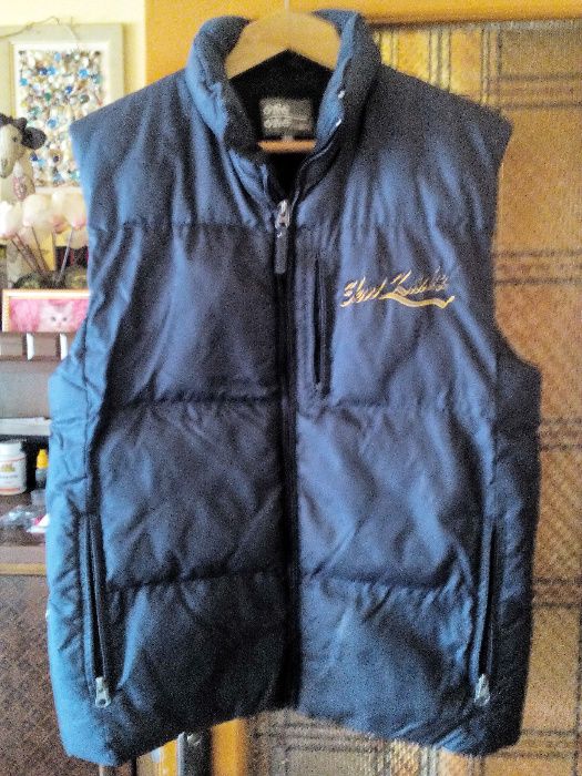 Продажам мъжки спортни суичъри,елеци