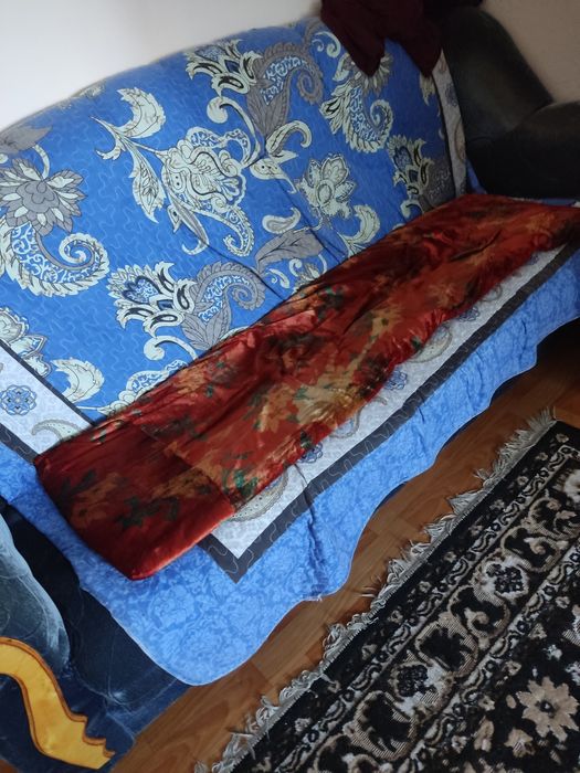 Отдам даром диван с кресло