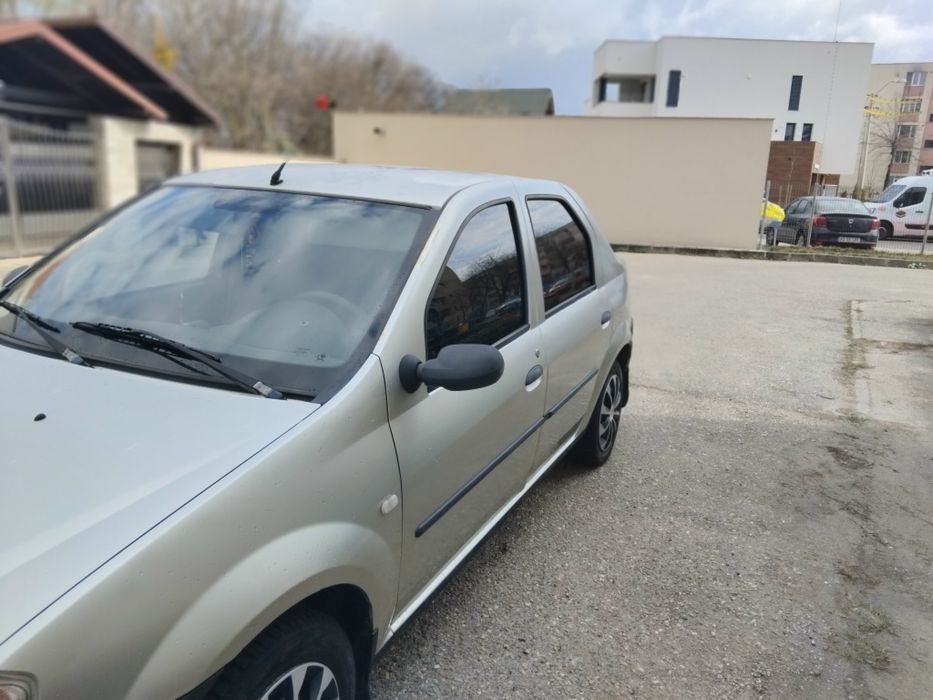 Vând logan 2005  foarte întreținut