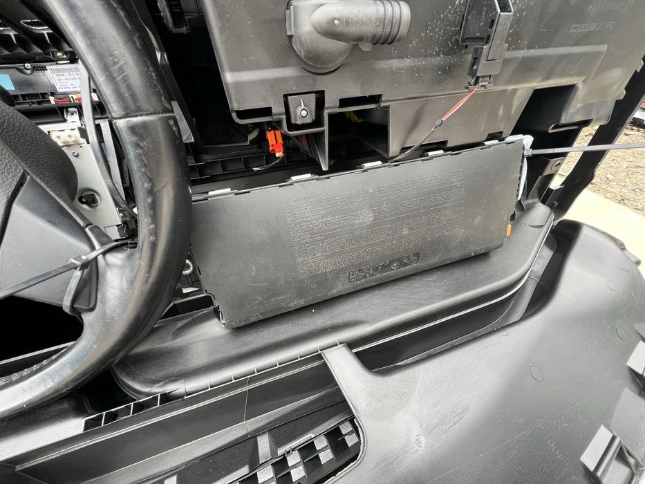 Vând planșă bord VW Golf 6 model 2010 Mk 6 cu toate aerbagurile