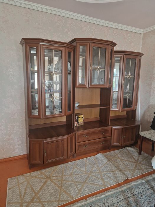 Продам стол стулья  и сервант