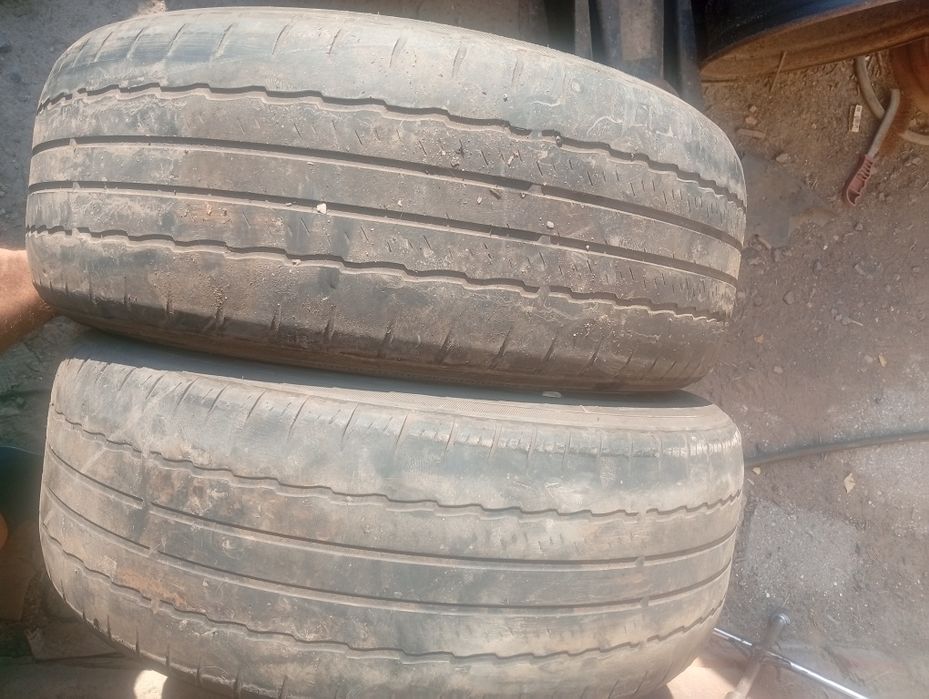 Продам две покрышки 235/55 r18.