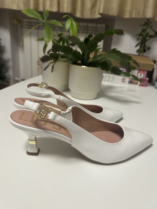 Liu Jo кожени обувки, остър връх, 38