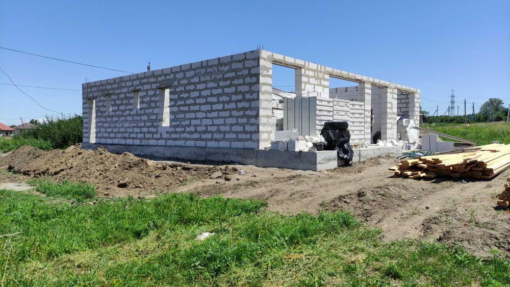 Профессиональная бригада строителей