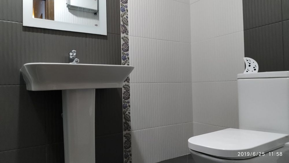 Дава се под наем Тристаен апартамент в к.к. Св.Св. Константин и Елена - 92 кв.м за 816 € - Снимка #2