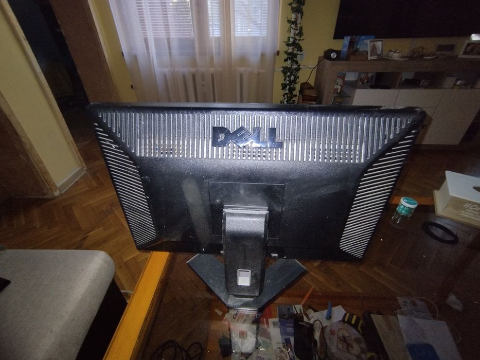 Монитор Dell E226WFPc LCD 22" продавам 2 бр, работят без забележка