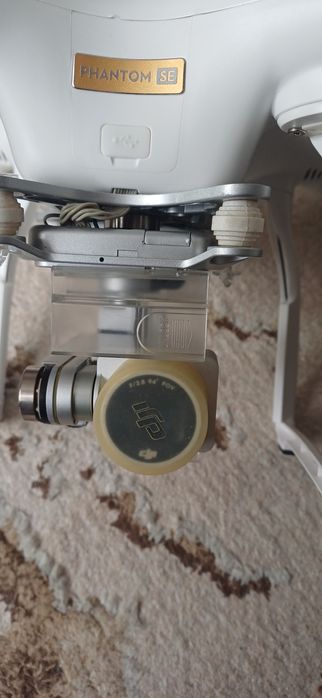 Продам DJI Phantom 3 SE в хорошем состоянии.