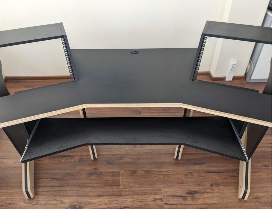 Студийно бюро/Mixing Desk