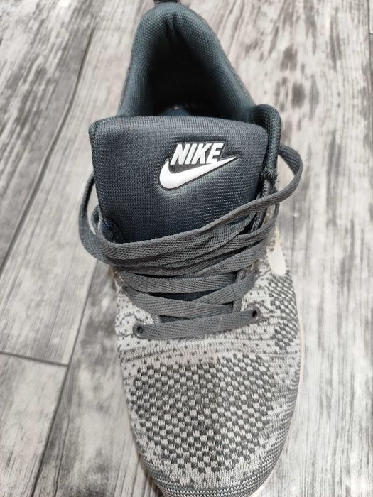 Кроссовки  nike новый