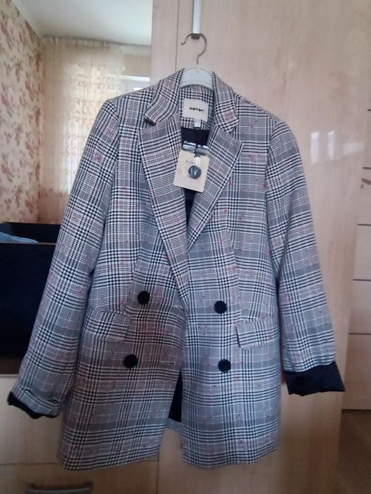 Продается пиджак новый, размер S, Катон