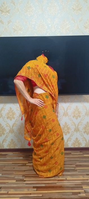 Продается обсалютно новое Сари, привезённая из Индии ручной работы