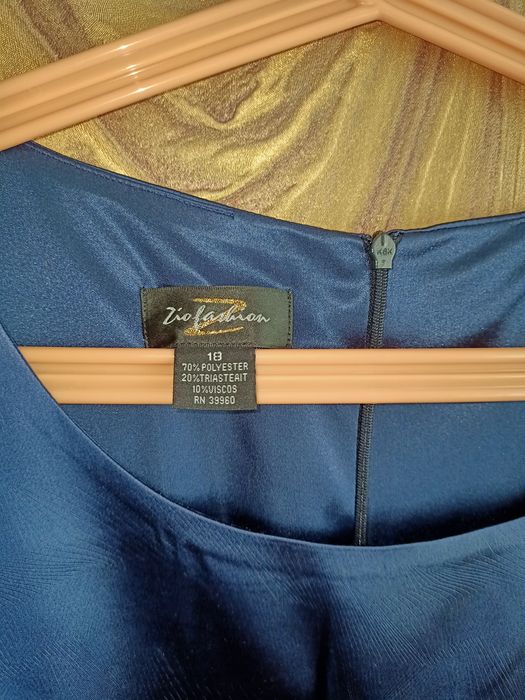 Продам недорого одежду