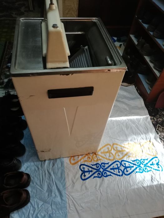 Продам стирала Урал в отличном рабочем состояни