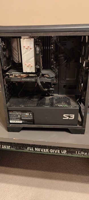 Гейминг компютър + пълен сет периферия – готов за игра