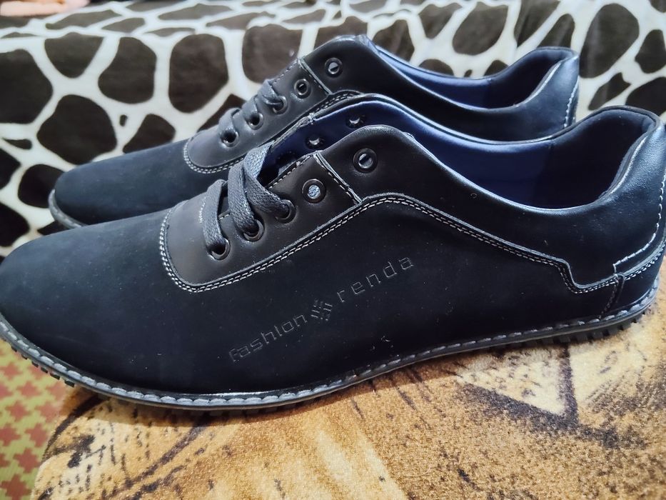 Vând pantofi mărimea 44