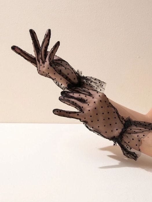 Перчатки в сетку декоративные