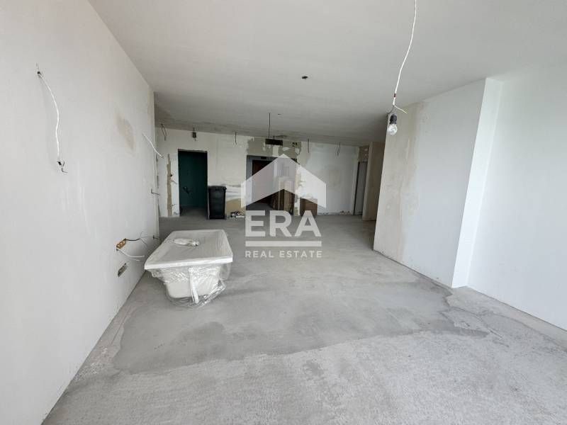 Продава се Тристаен апартамент в к.к. Св.Св. Константин и Елена - 190 кв.м за 3837 €/кв.м - Снимка #2