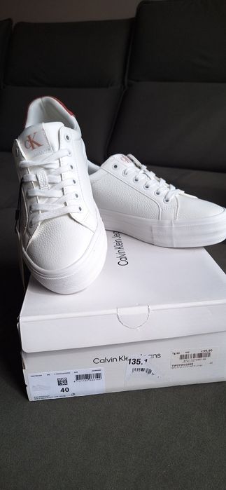 Calvin Klein нови бели маратонки/сникърси