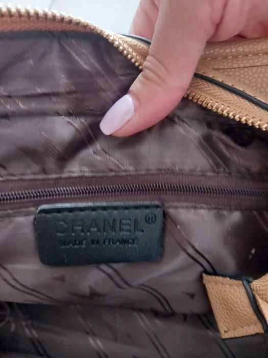 Чанта на CNANEL много удобна чисто нова!