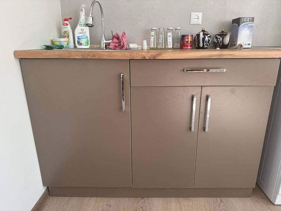 кухонная мебель со смесителем