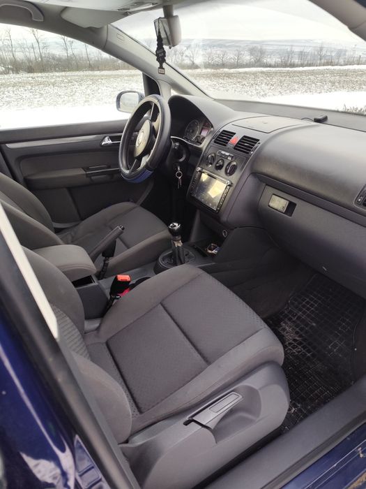 Vând Volkswagen Touran