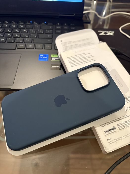 Продам оригинальный чехол Iphone 15 pro max