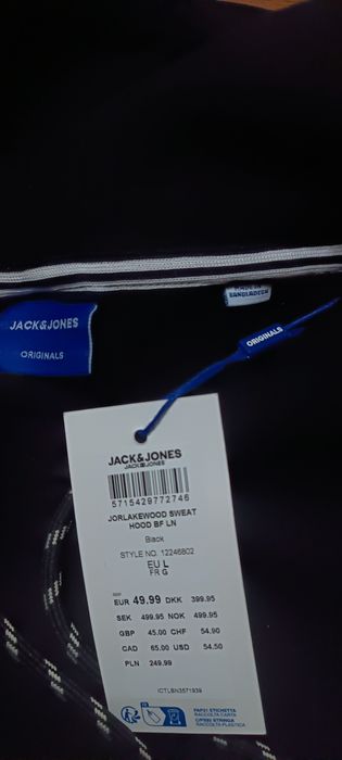Продавам оригинален чисто нов суичер на Jack Jones originals