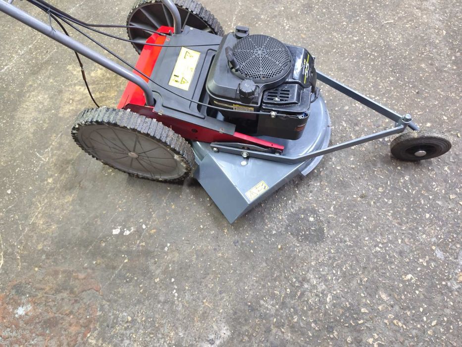 Самоходна косачка за голяма Трева !