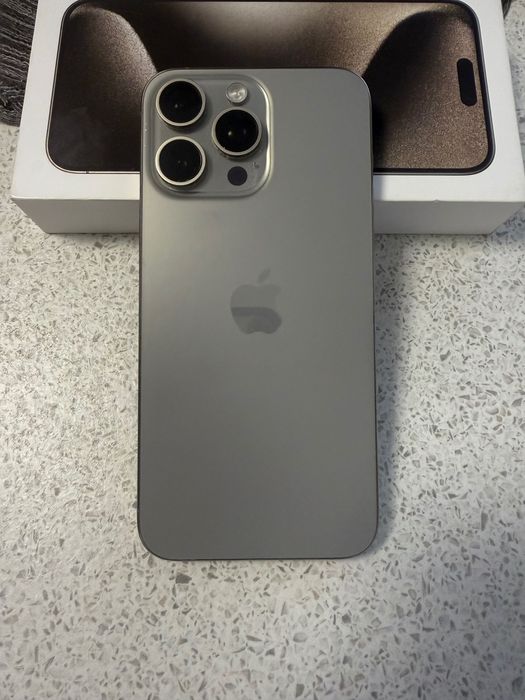 iPhone 15 pro Max Natural Titanium
