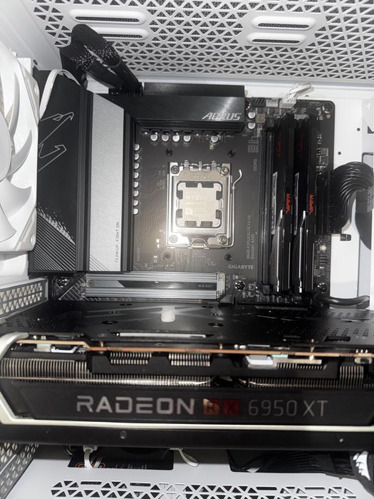 7500F+RX6950XT игровой компьютер