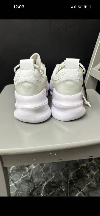 Adidași Versace chain reaction