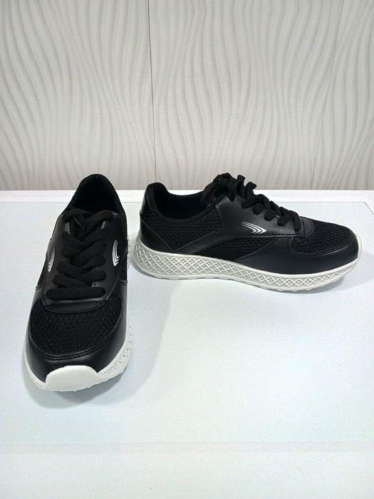 Vand adidasi damă marimea 36