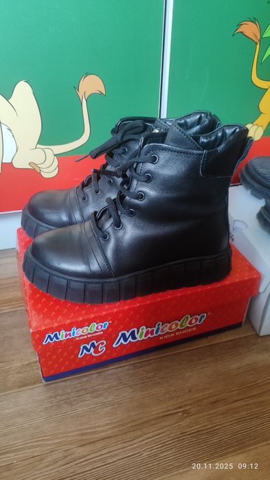 Обувь для девочки.