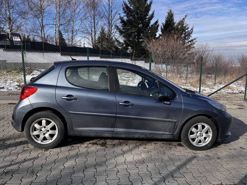 Peugeot 207     1.4