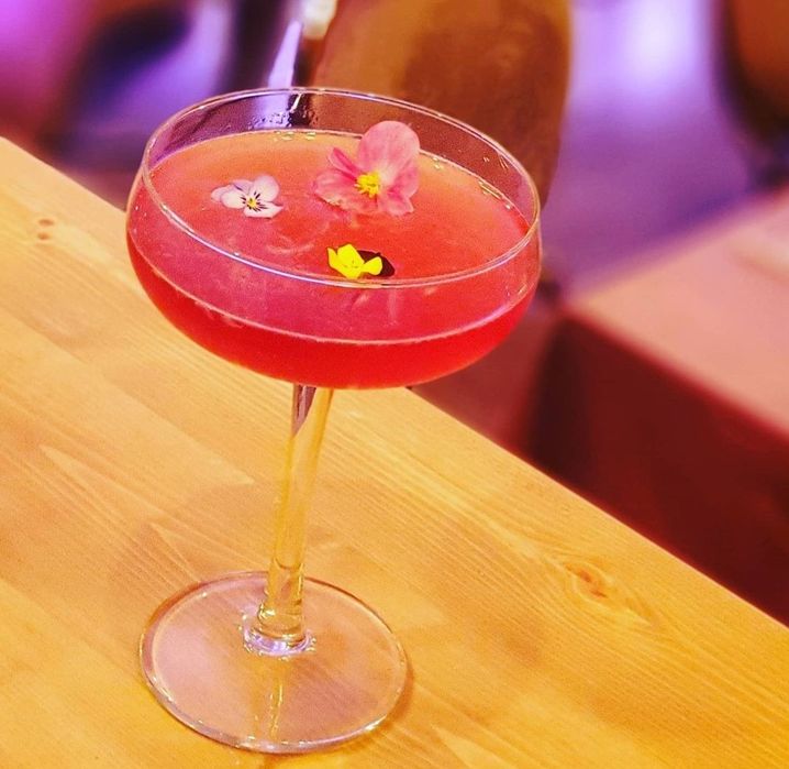 Bar mobil,barman– cocktailuri și shoturi pentru nunți și petreceri.