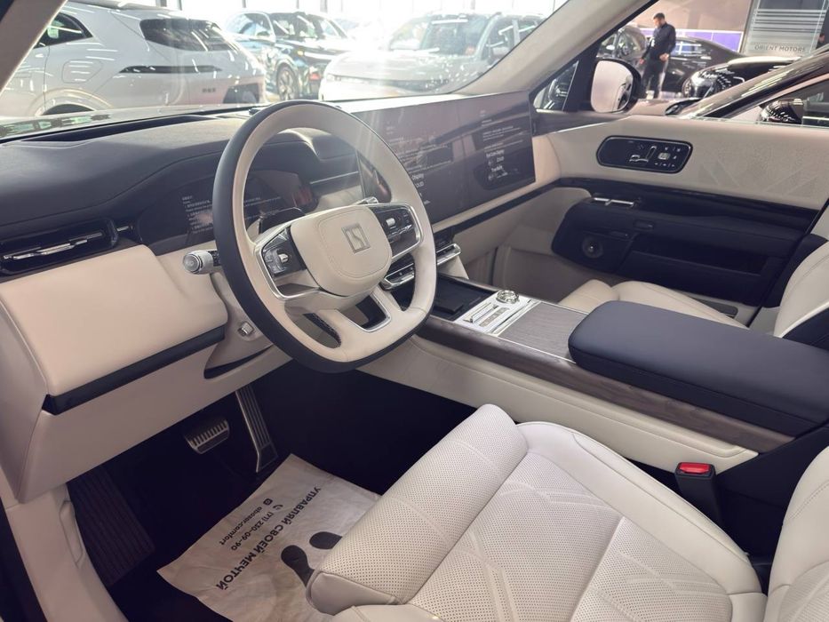 Zeekr 9x черного цвета