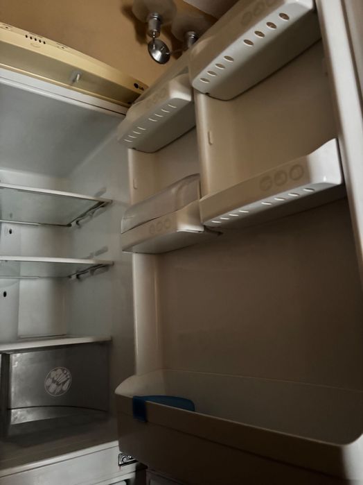 Хладилник с фризер