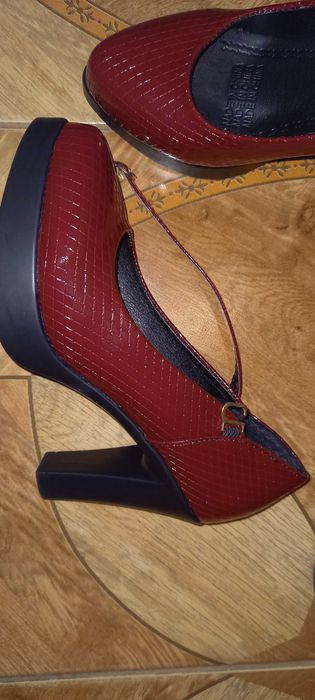 Обувки с платформа и ток