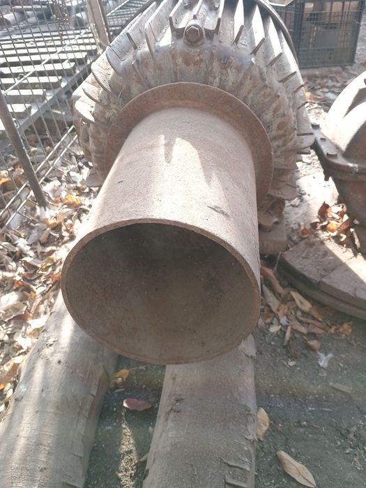 Vând motor electric trifazat cu reductor