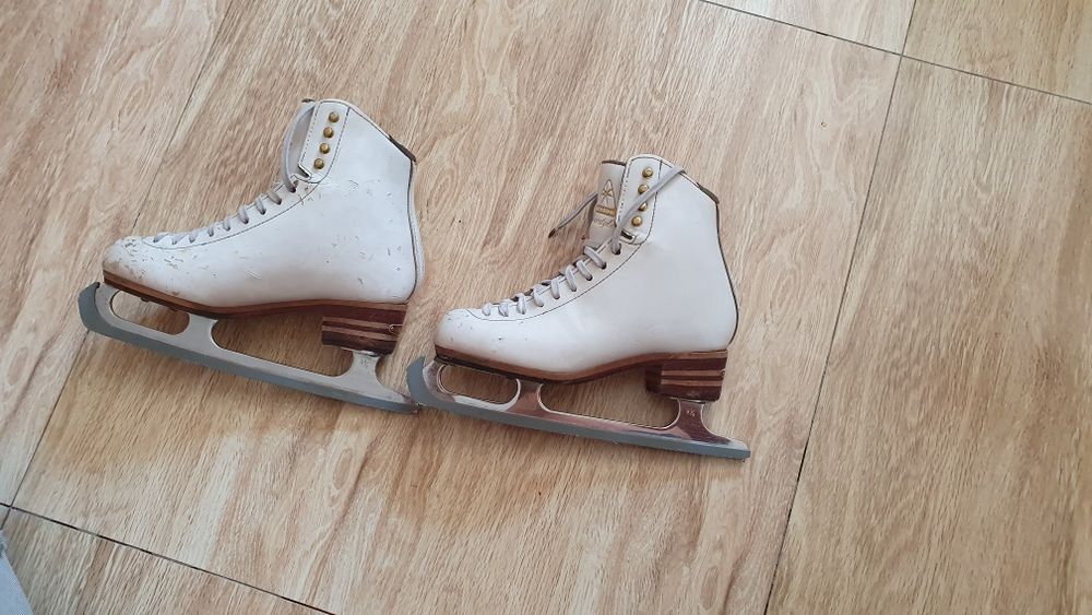 Продаются коньки для фигурного катания