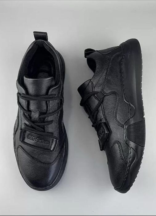 Продаются мужские кроссовки