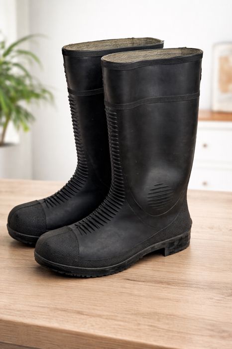 Резиновые сапоги.Новые.Торг