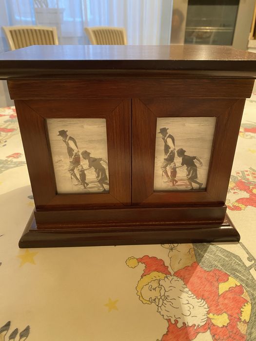 Шкатулка-фотоальбом, из дерева, очень красивый, в отличном состоянии