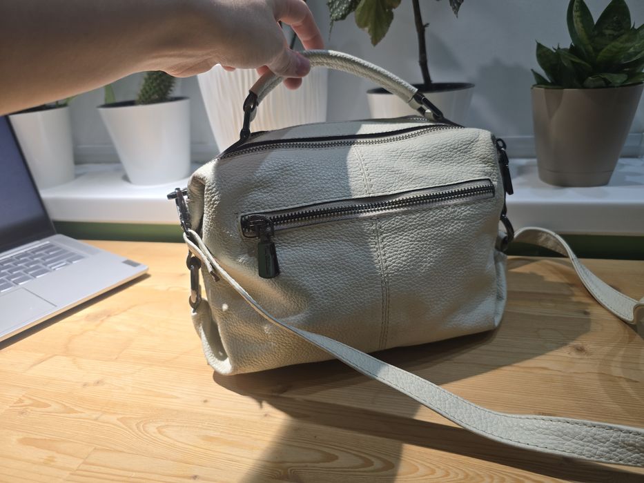 Продам сумочку белую