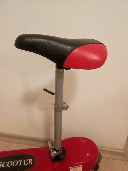 Детска електрическа тротинетка със седалка