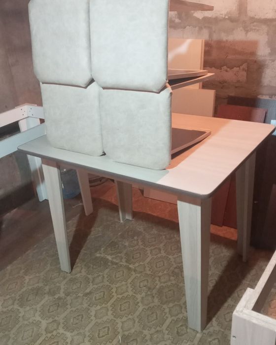 Кухонный стол 4 табурета