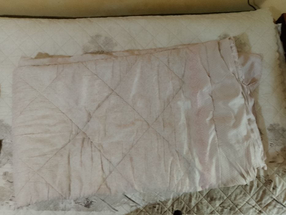 Зимние одеяла в хорошем состояние три одеяла за 300 000 т.с.