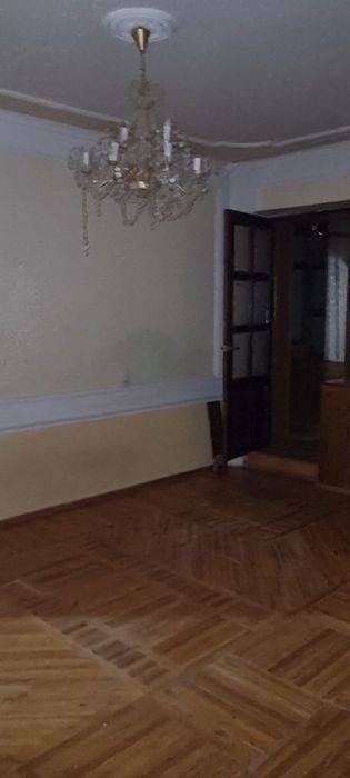 Kvartira 5 xona 1chi etaj faqat oylaliga beriladi