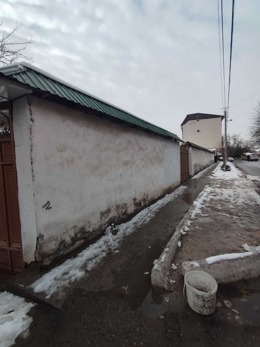 Продаётся участок. Вдоль дороги  Адрес: массив Карасу-6 (Авайхон)